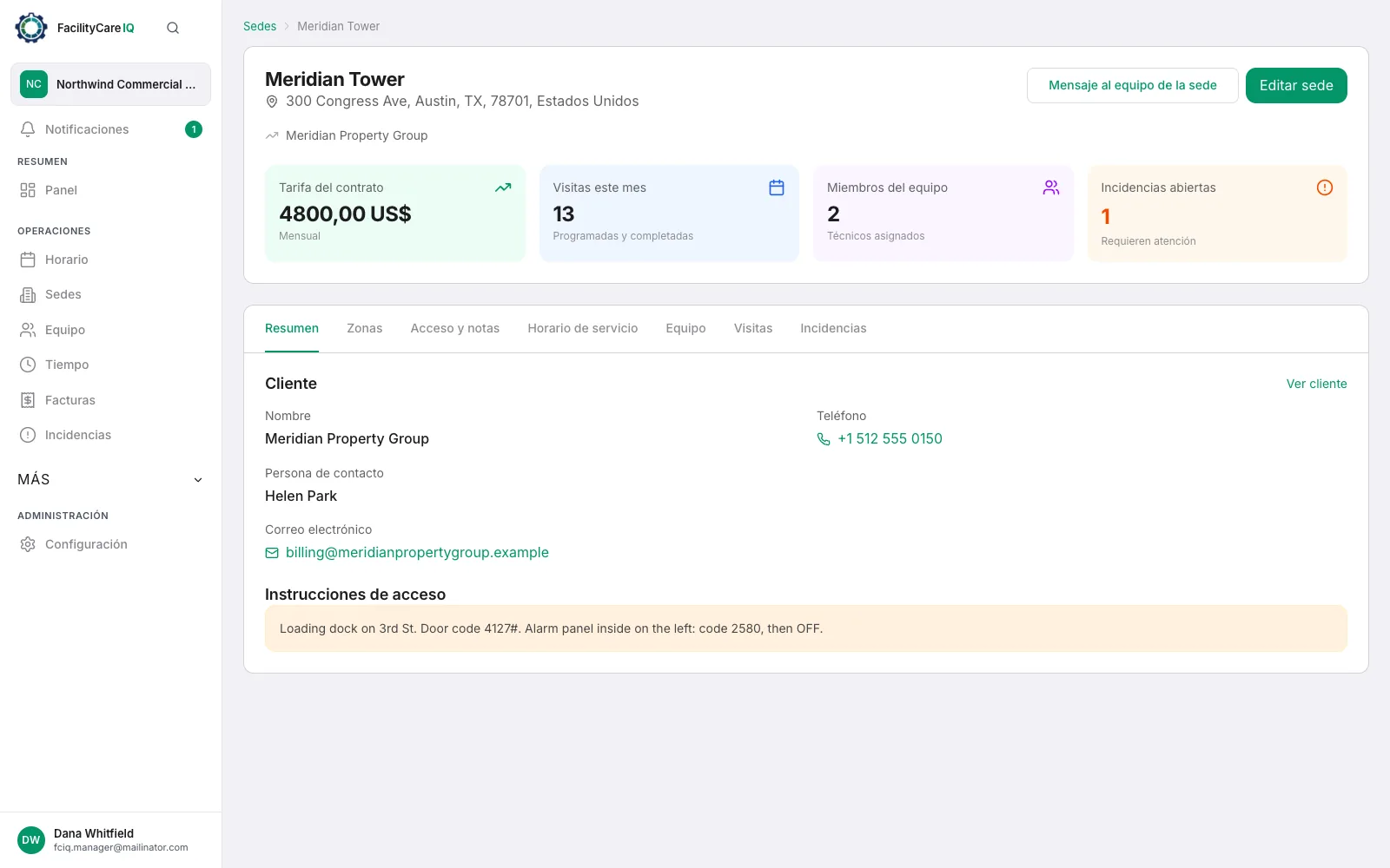 Ficha de una sede con la tarifa mensual del contrato, las visitas del mes, el equipo asignado, el contacto del cliente y los códigos de la puerta y la alarma